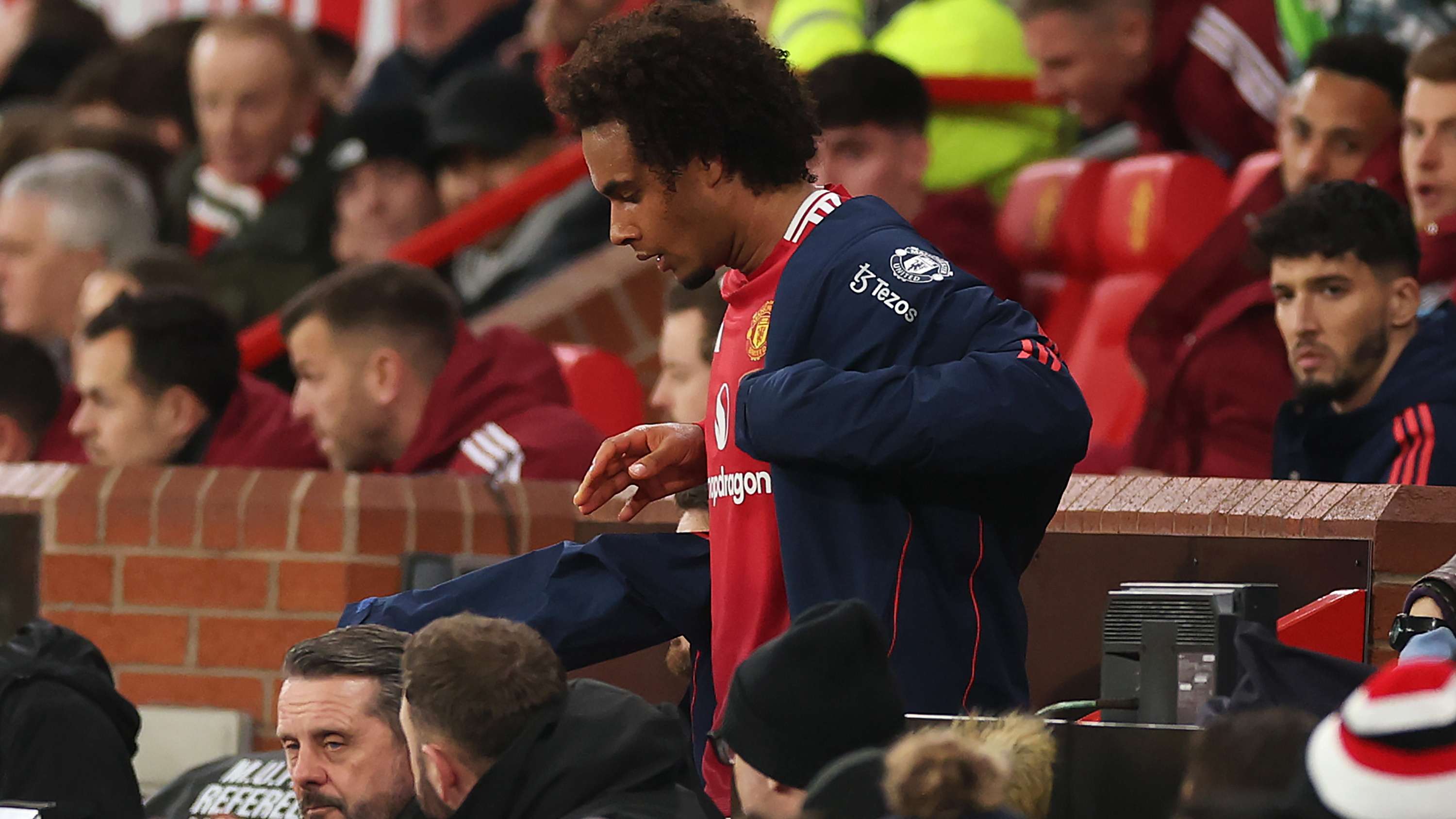 在巴黎效力 在巴黎效力