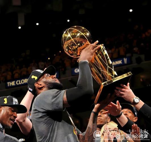 詹姆斯任意球破门引领一周十大精彩进球