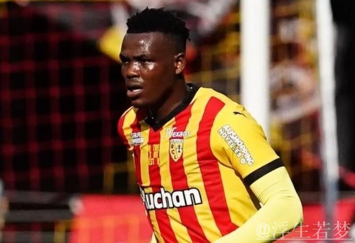 曼城官宣：19岁小将朱马·巴租借加盟尼斯一个赛季